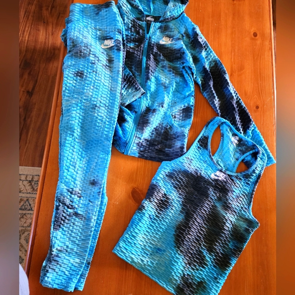 Nike Vibrant Blue Tie-Dye Set Sz L. Jacket Fit Is Small